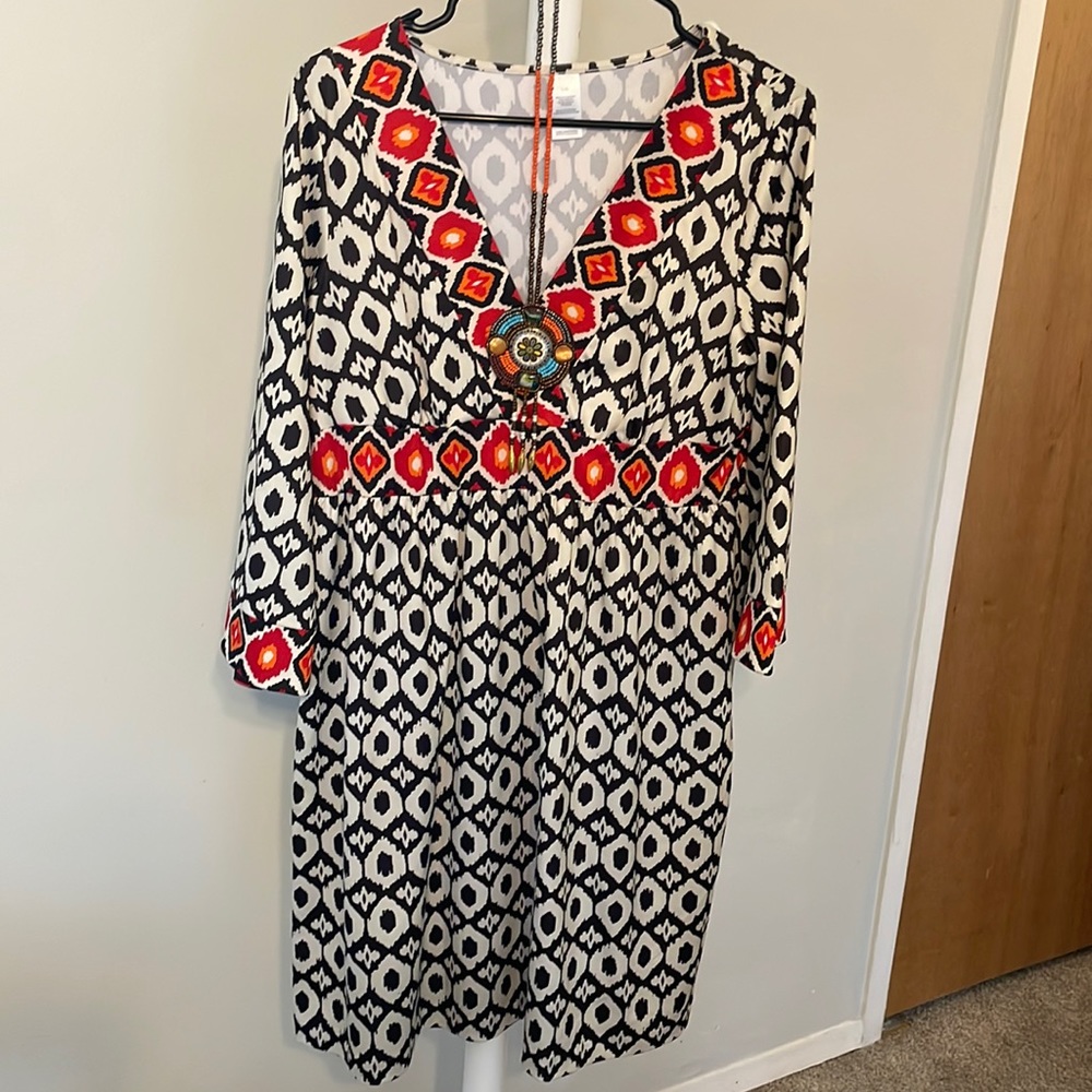 Printed dress with detail necklace